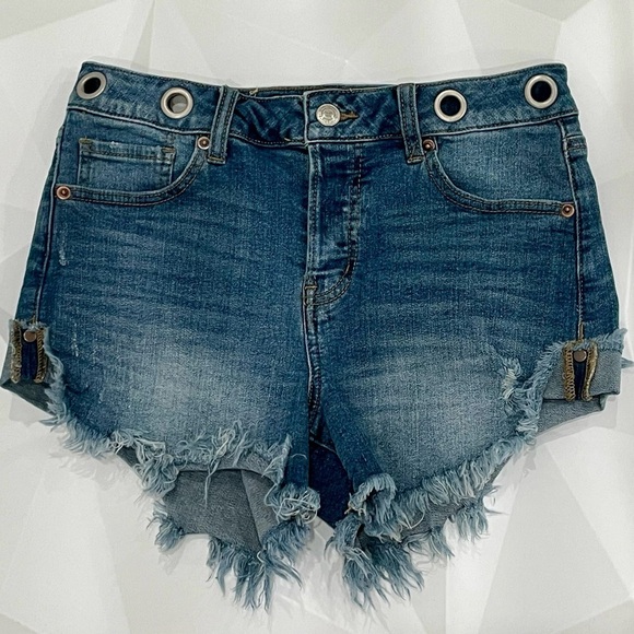 Altar'd State Blue Frayed Jean Shorts Women’s Size:26 - Picture 2 of 12